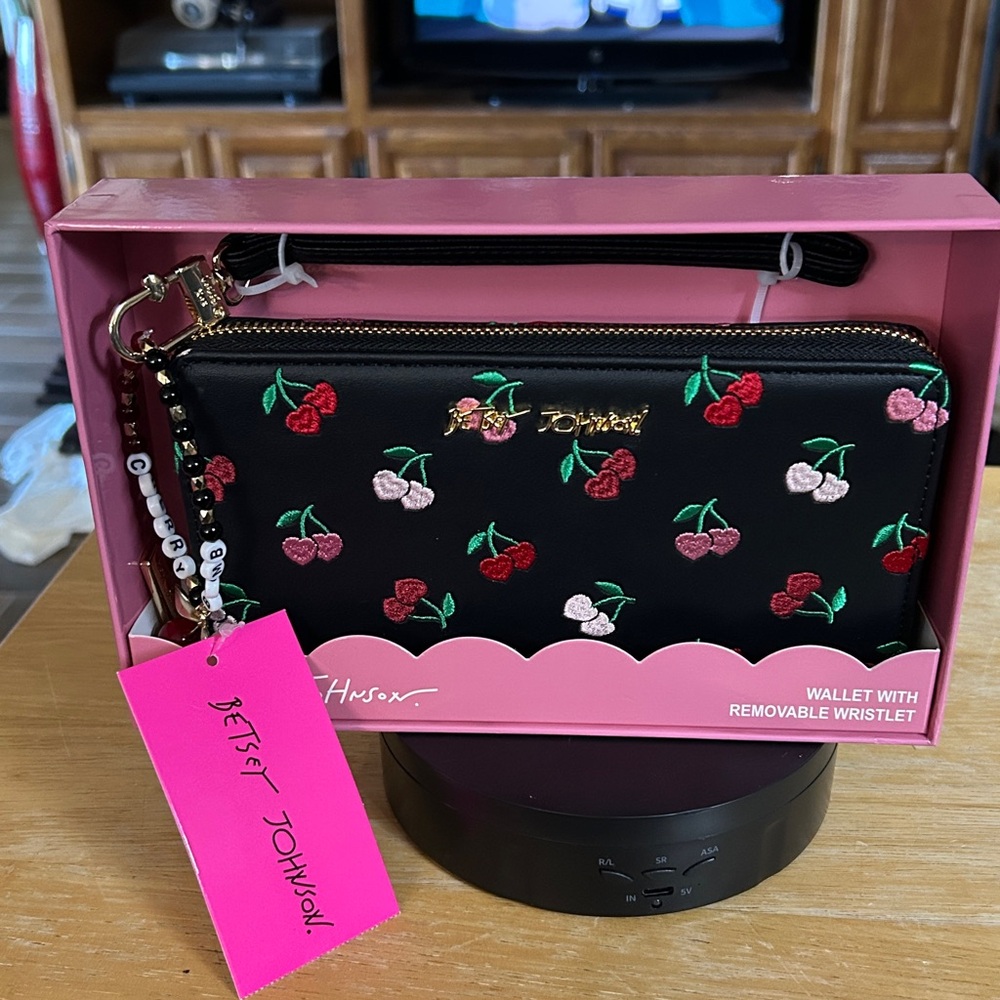 BETSEY JOHNSON WALLET W/REMOVABLE WRISTLET! HANDCRAFTED “CHERRY BOMB” CHARM! NWT
